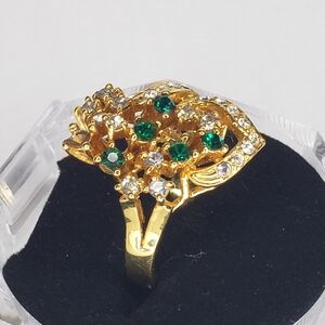 Elegant Gold and Green Gemstone Ring